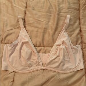 Incredible by Victoria’s Secret Unlined Plunge Bra